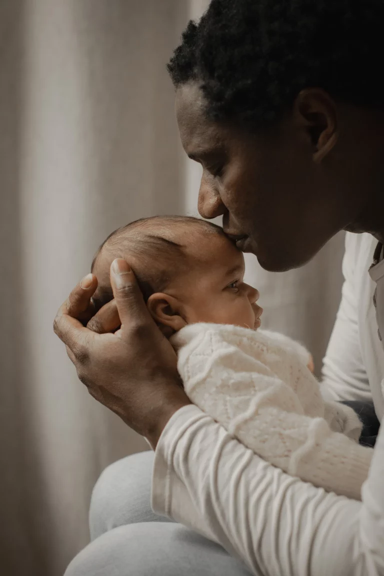 Séance photo naissance dans un petit studio cocooning au cœur de Limoges.