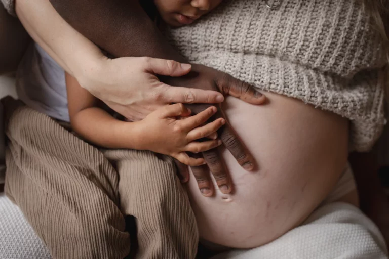 Photo mains studio grossesse à Limoges